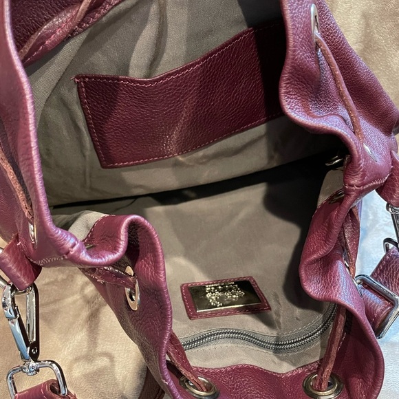 ✨ Roots Burgundy Leather Shoulder Bag with Drawstring Closure - Picture 6 of 8